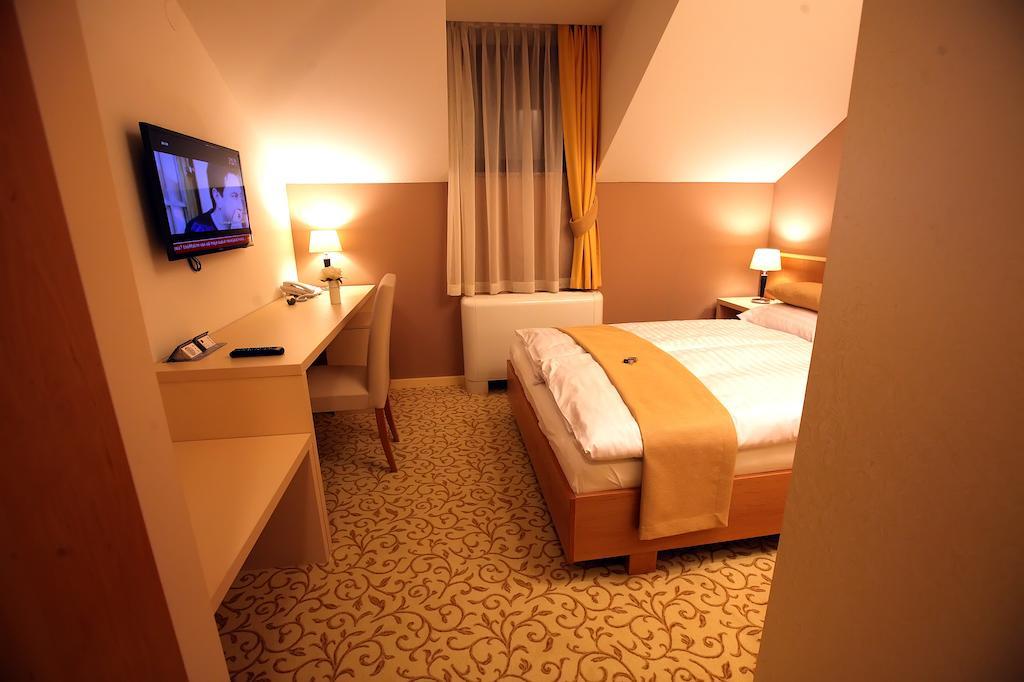 Hotel Gallus Sesvete Buitenkant foto