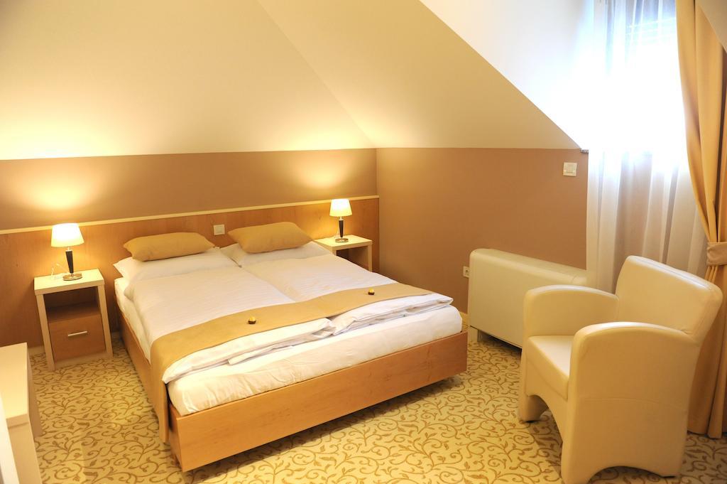 Hotel Gallus Sesvete Buitenkant foto
